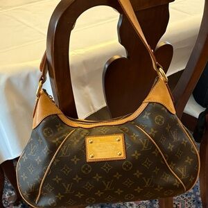 Louis Vuitton Thames handbag